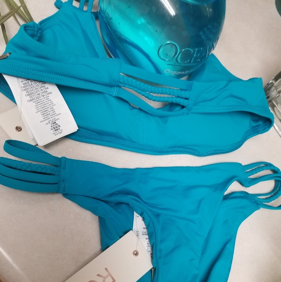 SWIM SET🌻🏊‍♀️👙🌴 - Picture 2 of 12